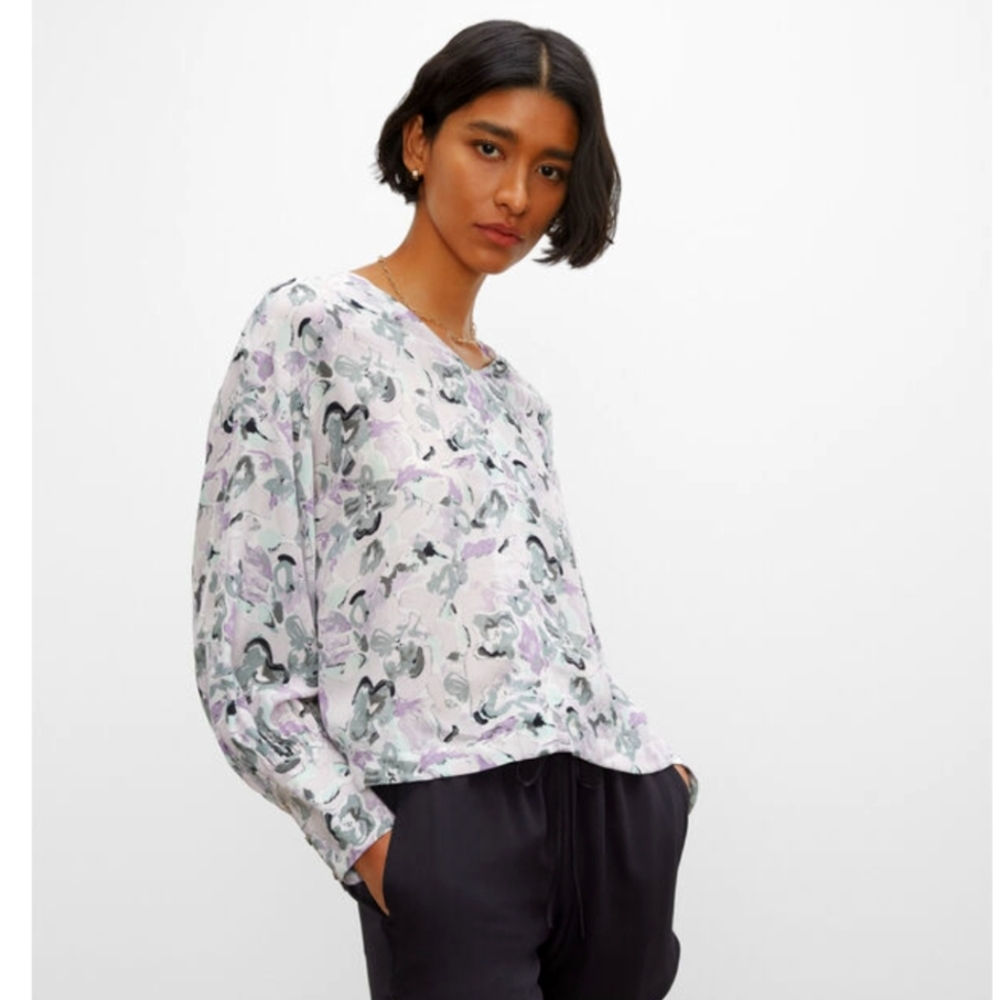 Club Monaco V-Neck balloon sleeve Top